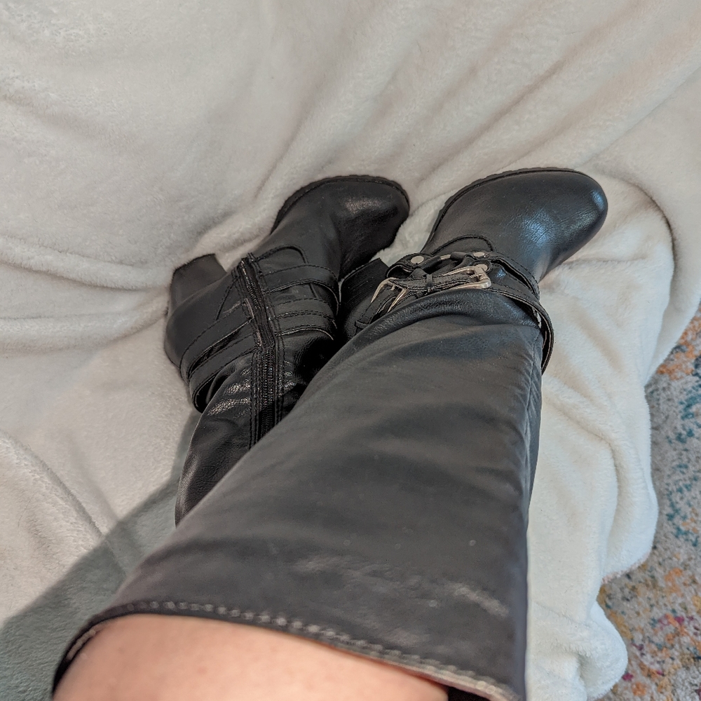 Like New Olsenboye Brand Size 9 Knee High Faux Black Leather Heeled Boots